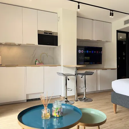 Cosy Appartement, Centre-ville Cannes, Terrasse, Clim דירה קאן